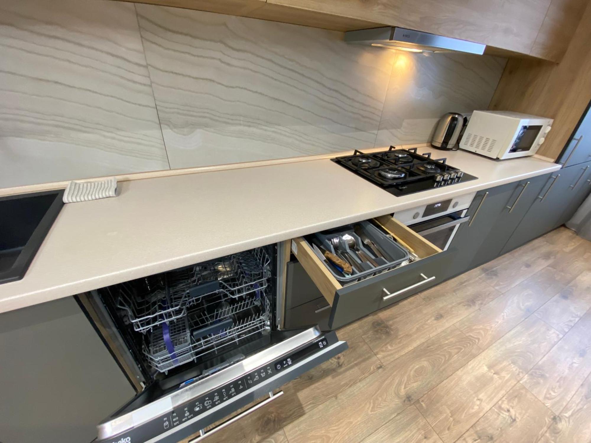 Rentnow Large And Cozy Apartment In The Center, Parking 키시나우 외부 사진