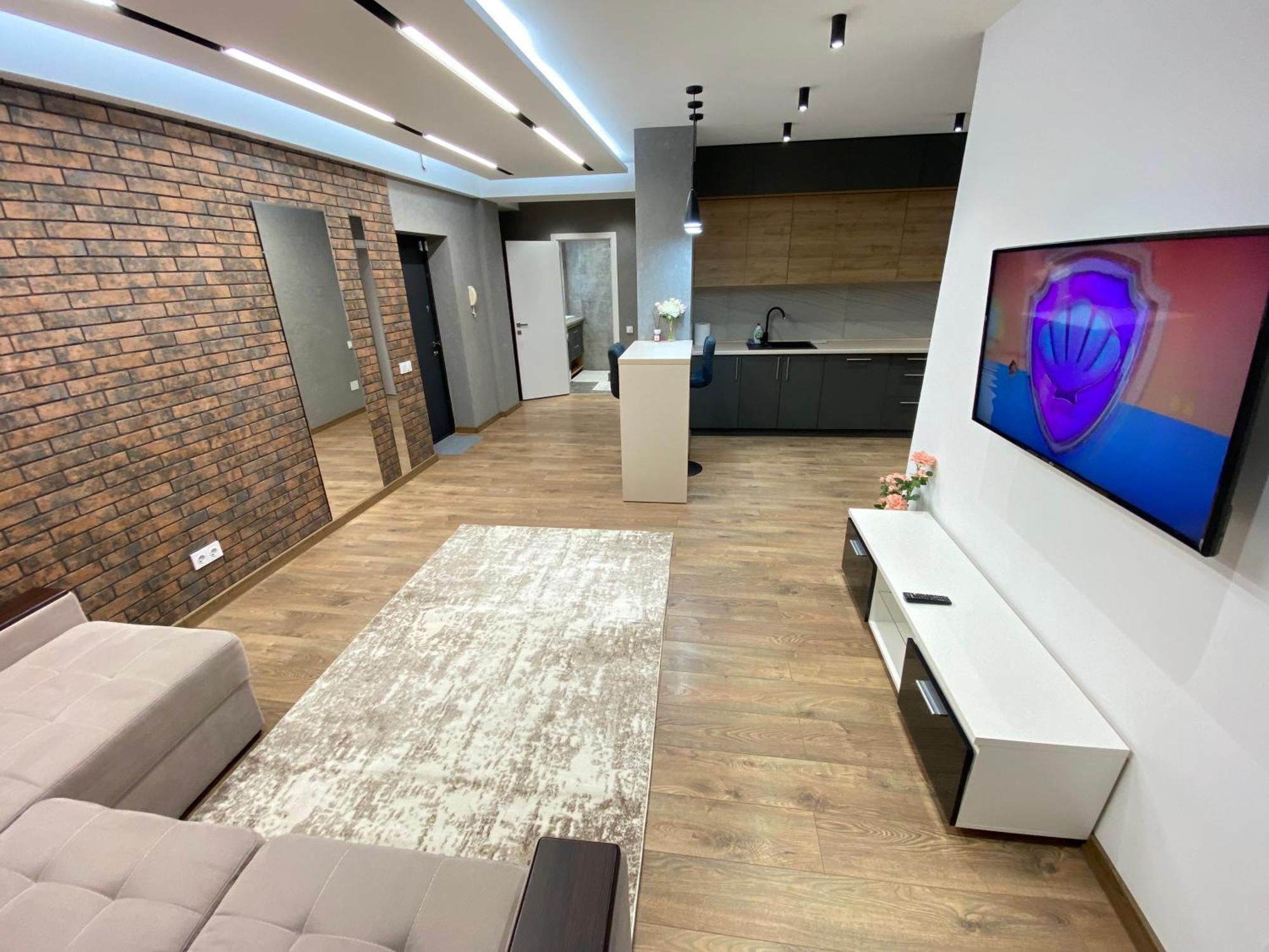 Rentnow Large And Cozy Apartment In The Center, Parking 키시나우 외부 사진