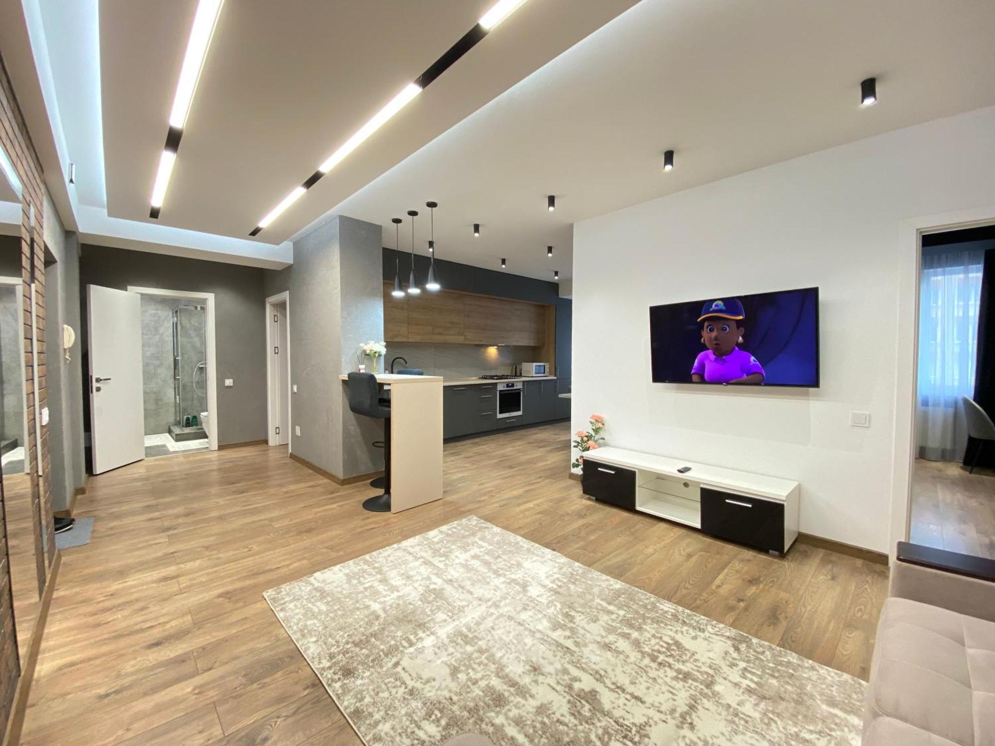 Rentnow Large And Cozy Apartment In The Center, Parking 키시나우 외부 사진