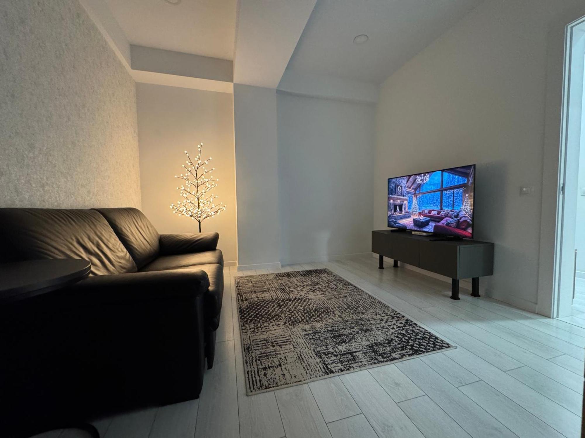Rentnow Large And Cozy Apartment In The Center, Parking 키시나우 외부 사진