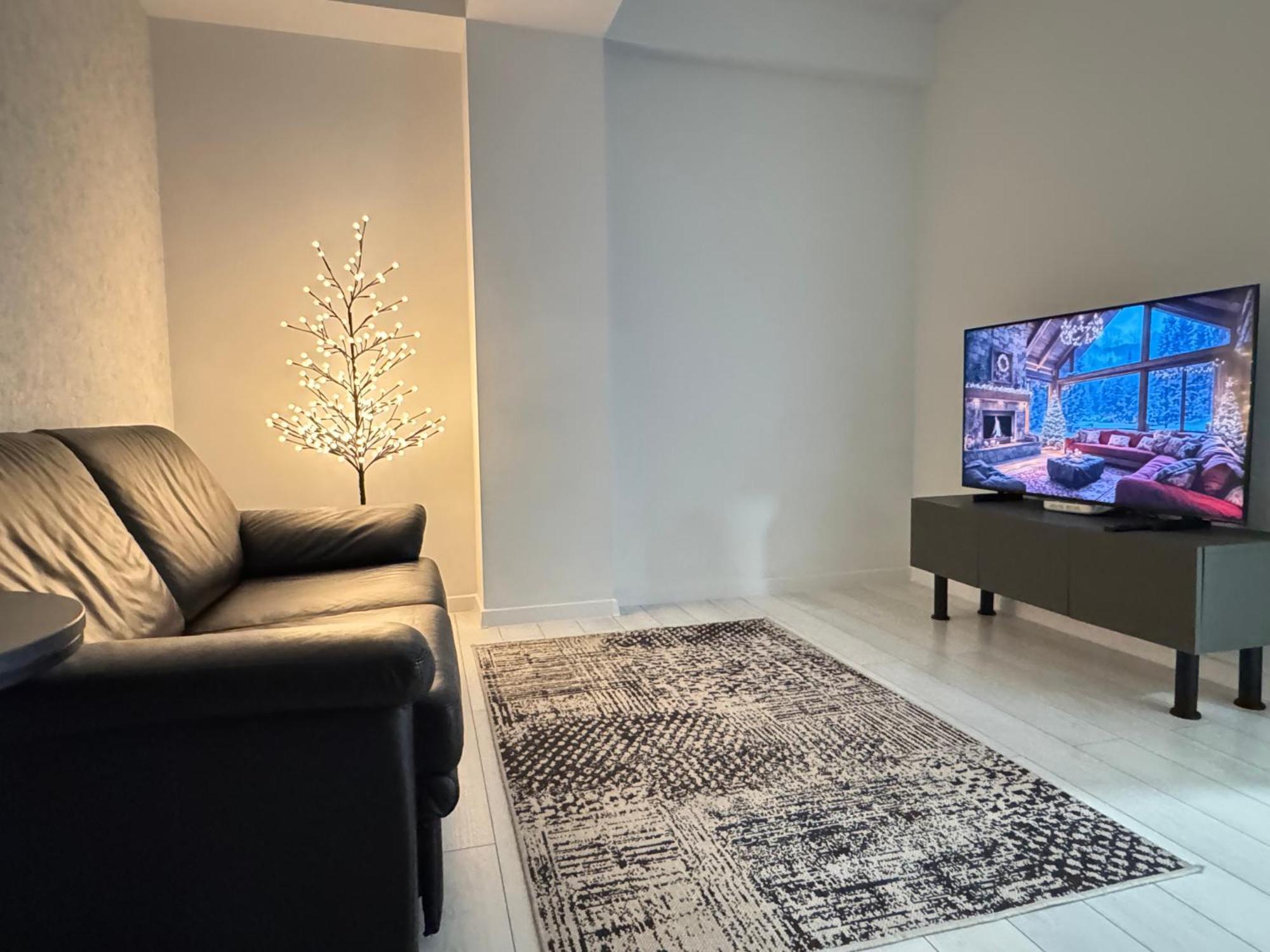 Rentnow Large And Cozy Apartment In The Center, Parking 키시나우 외부 사진