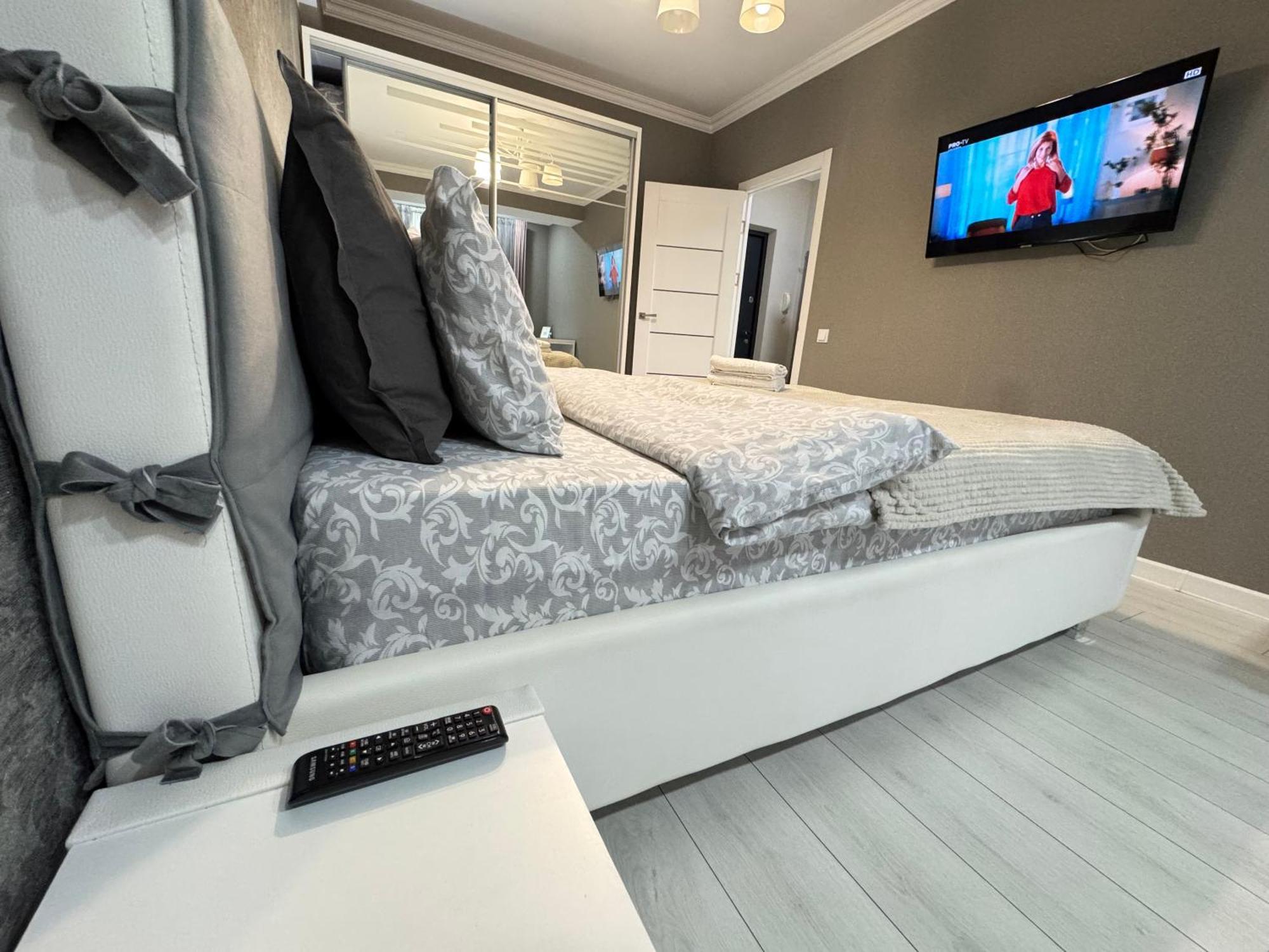 Rentnow Large And Cozy Apartment In The Center, Parking 키시나우 외부 사진