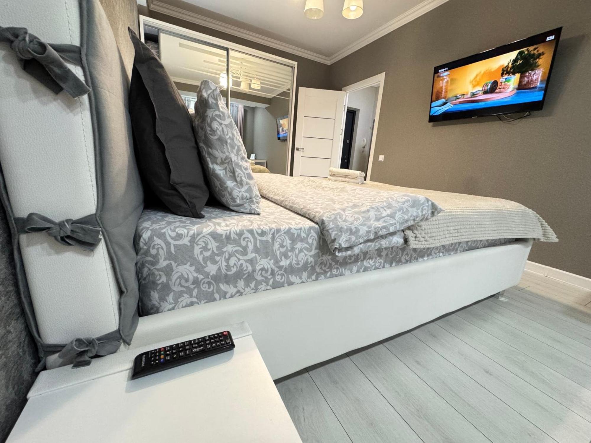 Rentnow Large And Cozy Apartment In The Center, Parking 키시나우 외부 사진
