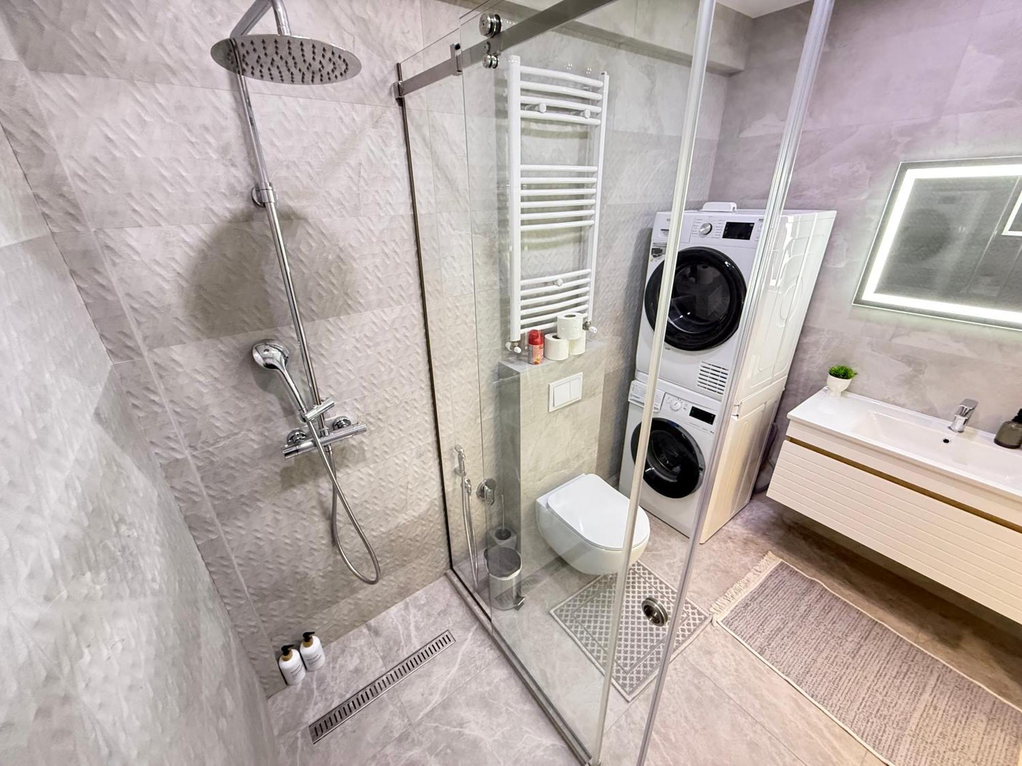 Rentnow Large And Cozy Apartment In The Center, Parking 키시나우 외부 사진