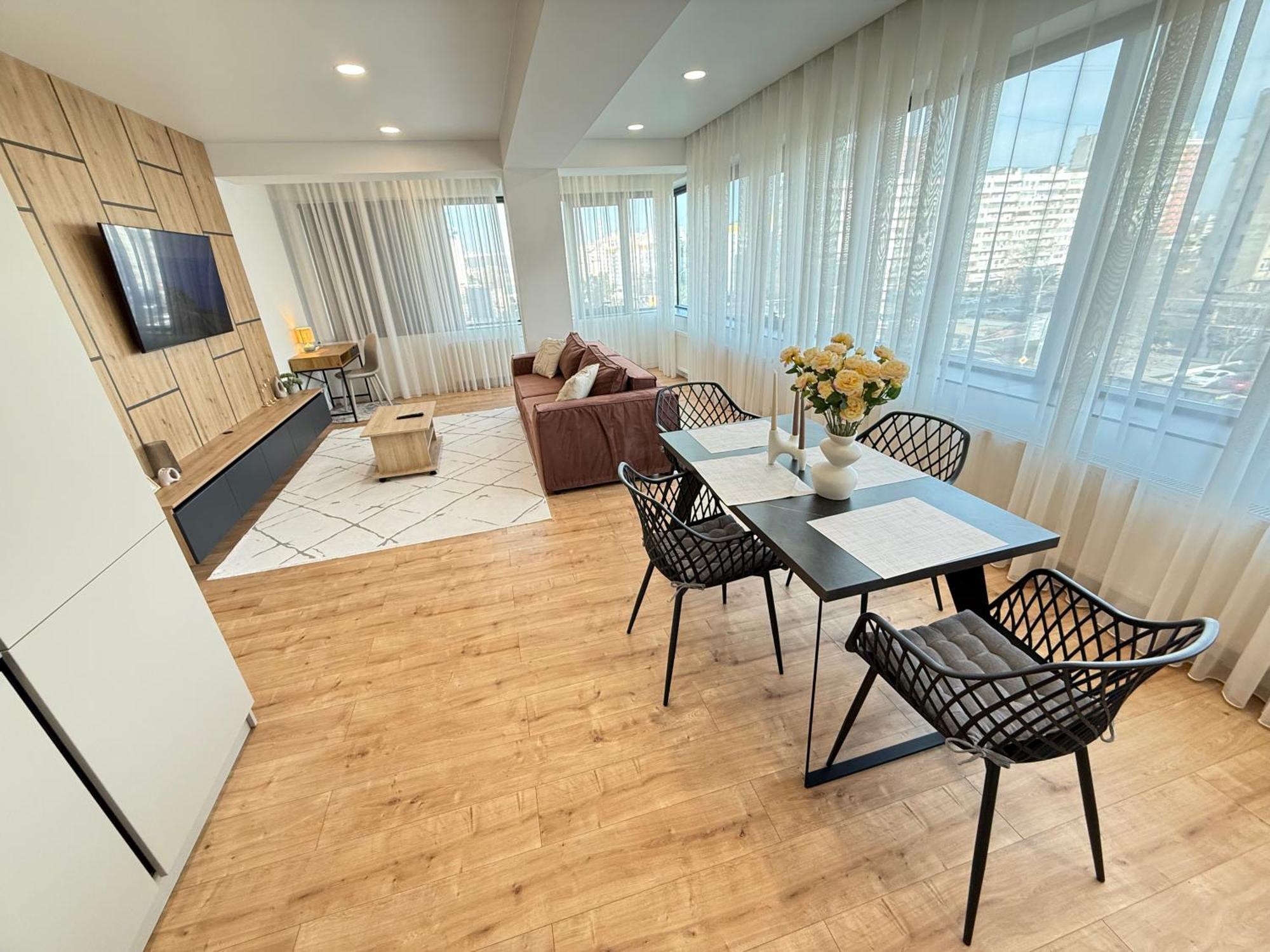 Rentnow Large And Cozy Apartment In The Center, Parking 키시나우 외부 사진