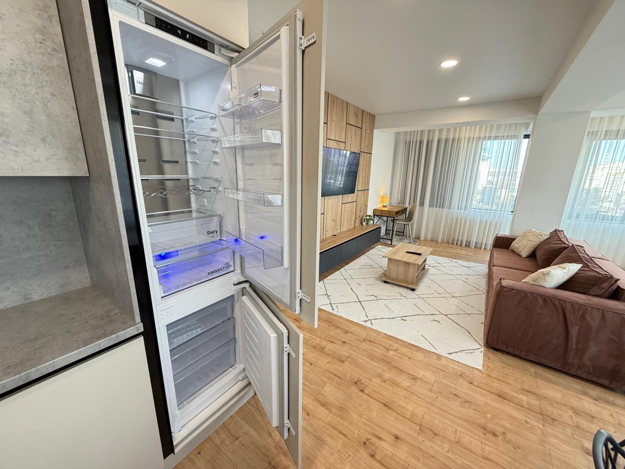 Rentnow Large And Cozy Apartment In The Center, Parking 키시나우 외부 사진