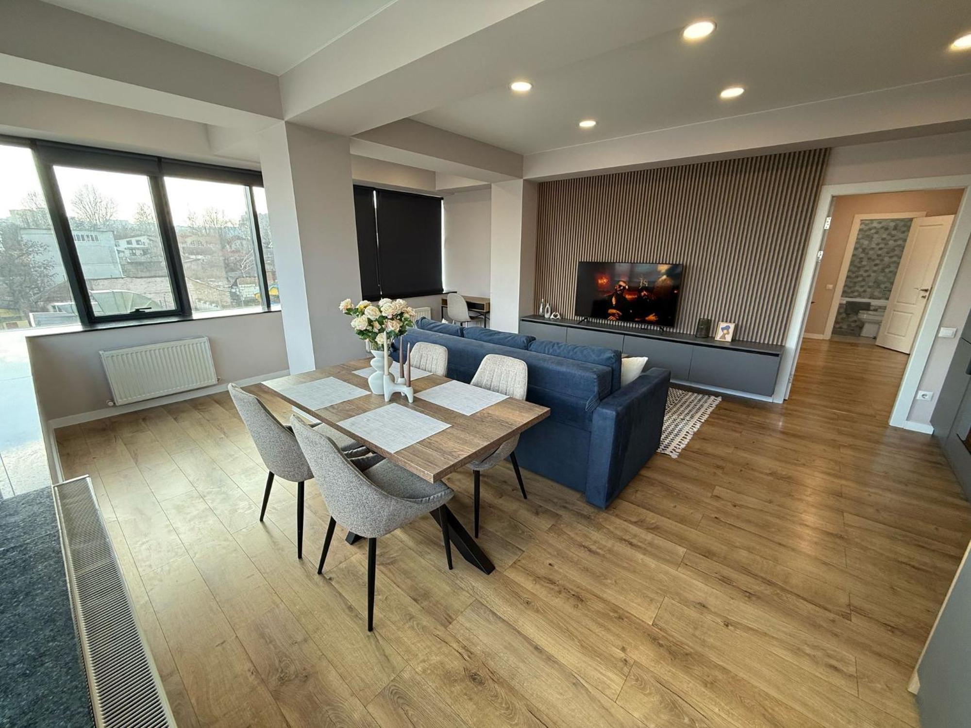 Rentnow Large And Cozy Apartment In The Center, Parking 키시나우 외부 사진
