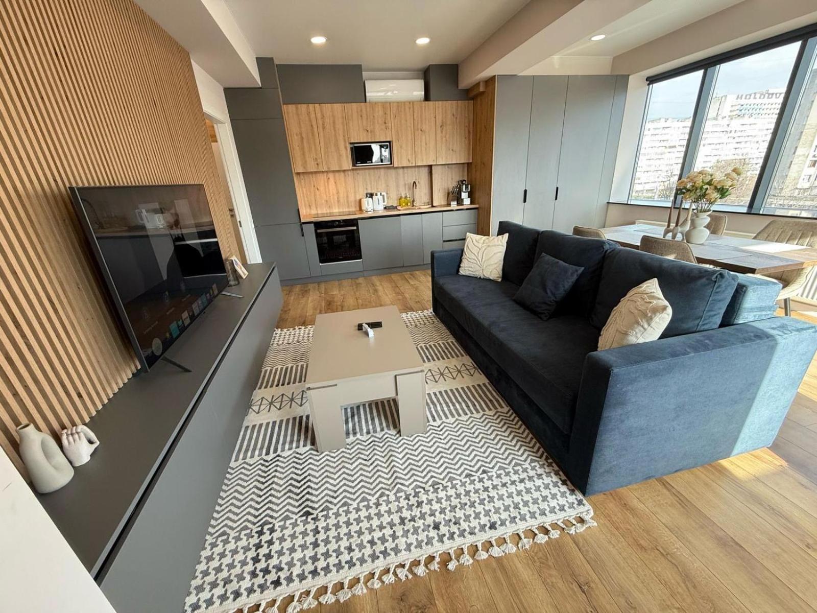 Rentnow Large And Cozy Apartment In The Center, Parking 키시나우 외부 사진