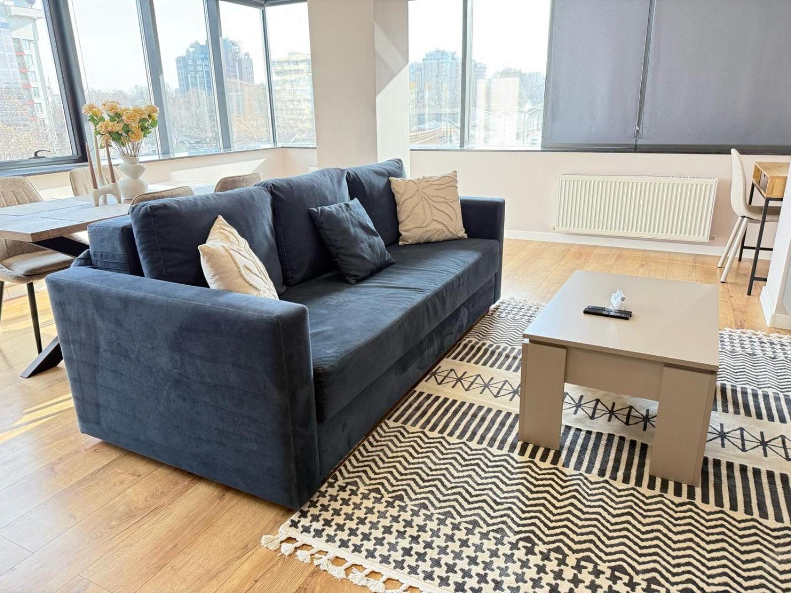 Rentnow Large And Cozy Apartment In The Center, Parking 키시나우 외부 사진