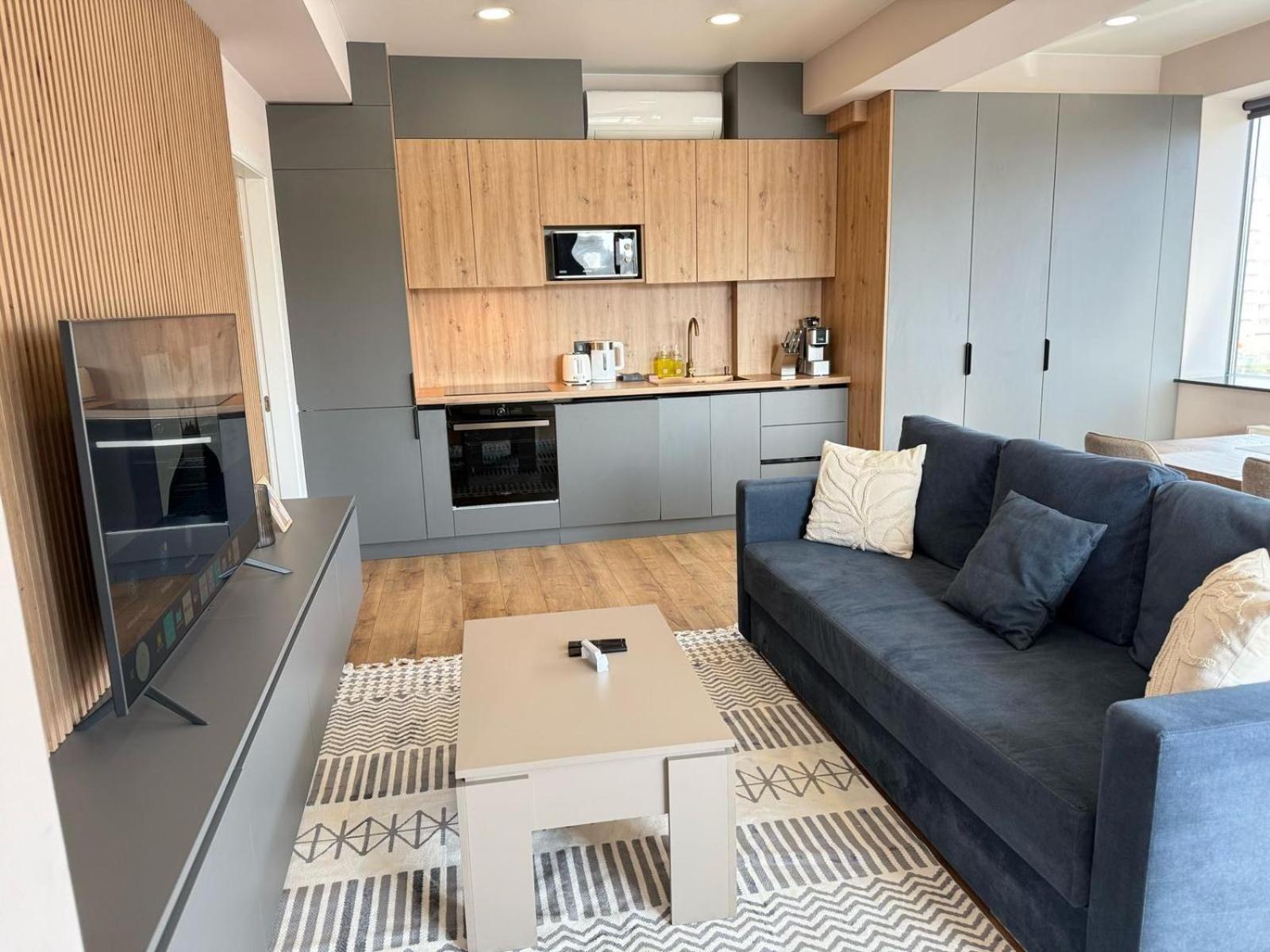 Rentnow Large And Cozy Apartment In The Center, Parking 키시나우 외부 사진