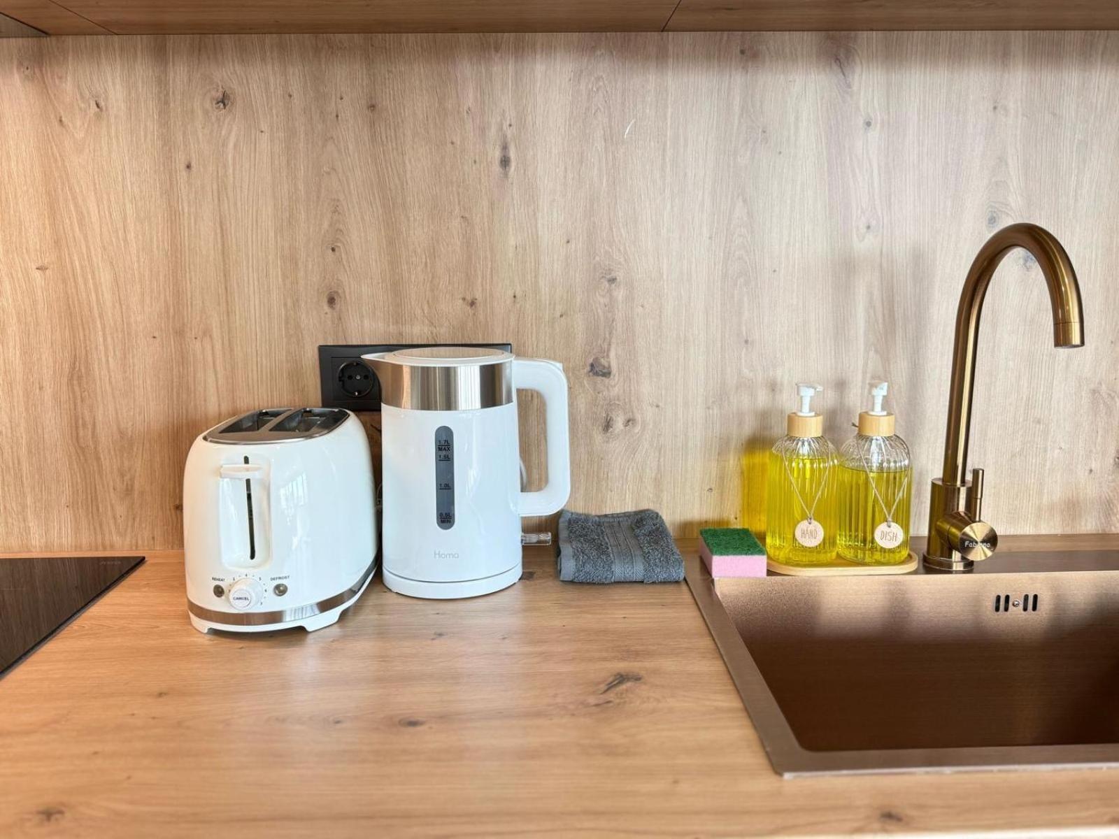 Rentnow Large And Cozy Apartment In The Center, Parking 키시나우 외부 사진