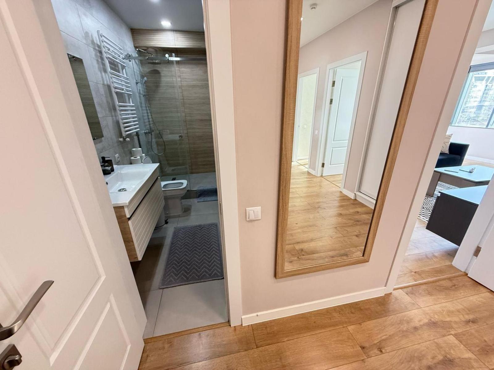 Rentnow Large And Cozy Apartment In The Center, Parking 키시나우 외부 사진