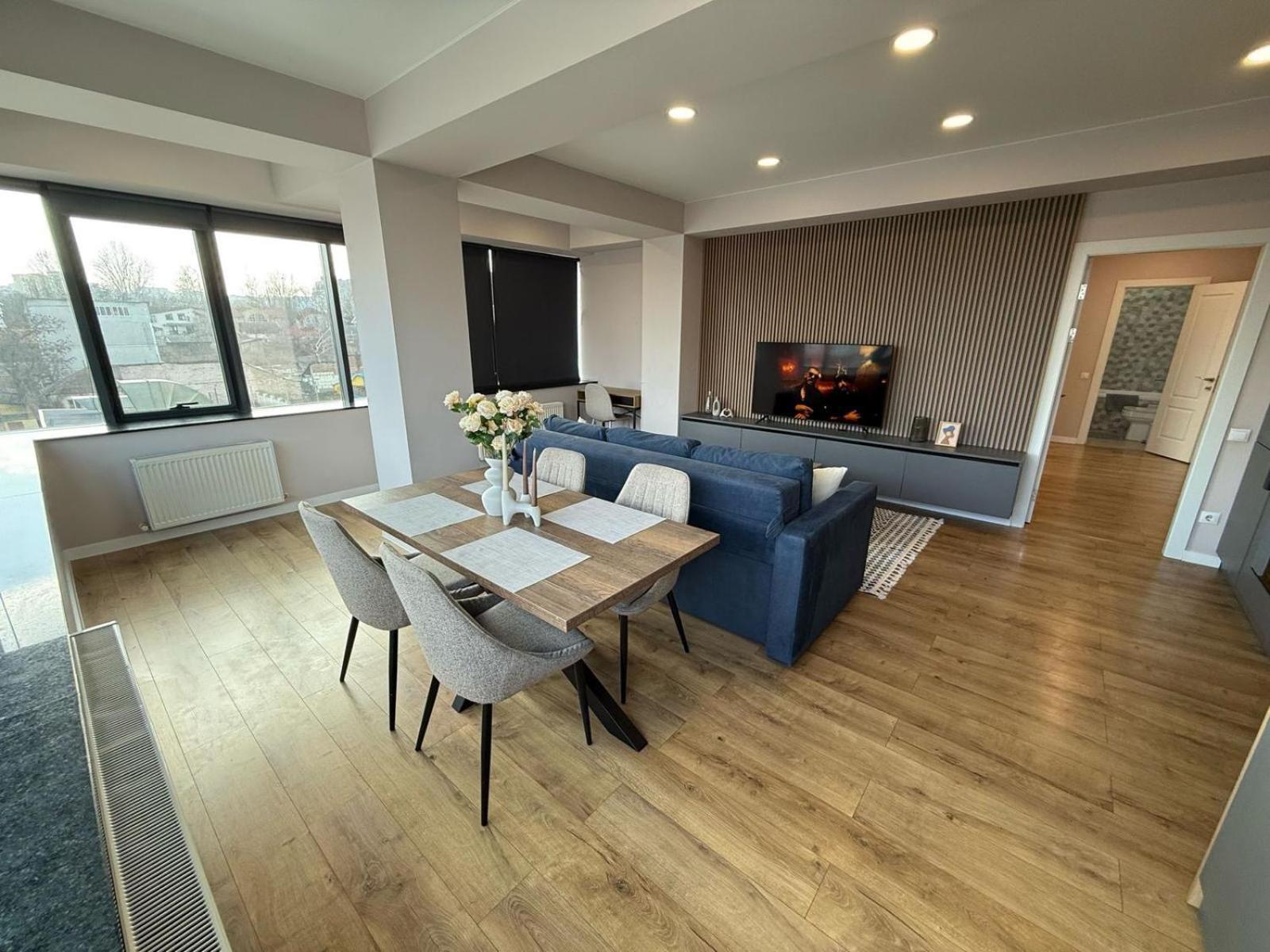 Rentnow Large And Cozy Apartment In The Center, Parking 키시나우 외부 사진